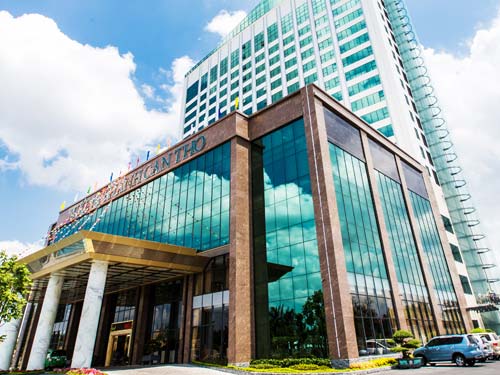 Cần lưu ý gì khi thuê dịch vụ vệ sinh bảng hiệu cho chuỗi quán ăn, nhà hàng?