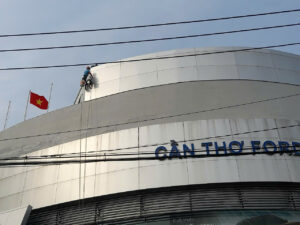 Dịch vụ Vệ sinh Bảng hiệu Cần Thơ Ford