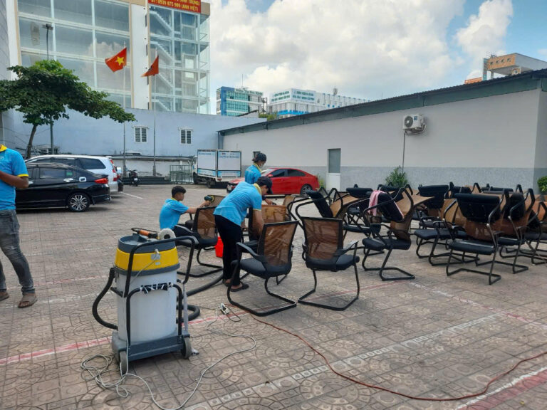 Vệ sinh ghế văn phòng doanh ngiệp tại TP Cần Thơ
