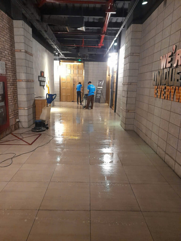 Vệ sinh sảnh lối đi tại Rạp Phim CGV tại các chi nhánh